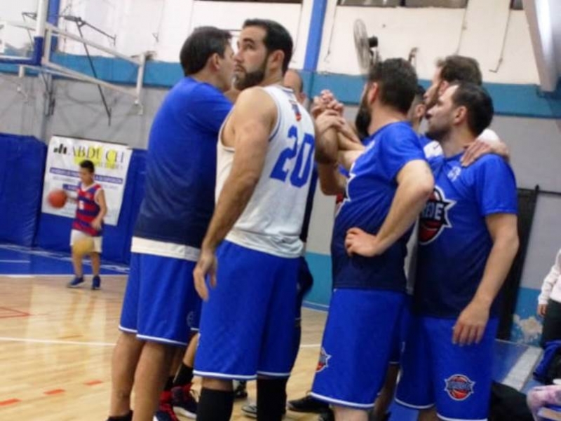 Final del invicto de 20 partido de Tres de Febrero A, que perdió en casa con el campeón Campos de Echeverría A