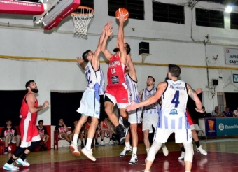 El primer clásico entre Atlético y Sportivo se jugó en Pilar y celebró el Albiceleste.