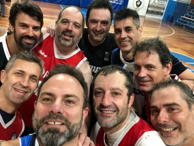 Algunos jugadores de Olimpo, sobre todo los que pasaron por Lanús, y de Morón, compartieron equipos en torneos del interior e internacionales, e inmortalizaron el encuentro en una selfie