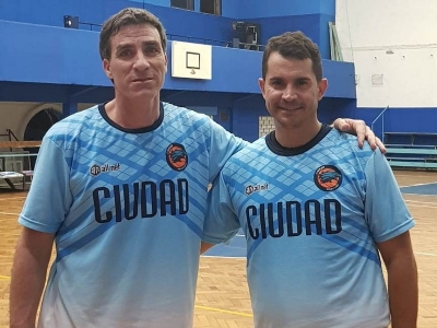Diego "Turco" Mirabella (izquierda) y Sebastián Raffaelli (derecha) fueron las figuras de Ciudad, que llevó a tercer partido la serie con Morón.