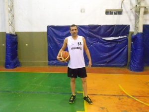 Fuimos hasta el galón de los recuerdos, allá por 2015, y encontramos la foto de Andrés Macri, la persona designada para enviar las fotos del equipo y los jugadores del Tano. Vamos Andrés! Te estamos esperando.