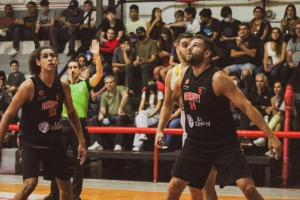 .Junior Merchat y Alejandro Pappalardi le pusieron cerrojo al canasto Rojinegro.