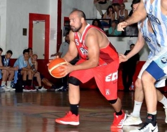 Leandro Portillo rompió el clásico con 3 triples en el último cuarto.