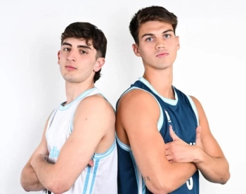 Juan Bocca y Lucas Giovannetti con la nueva ropa de la Selección.