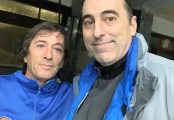 Héctor Fabián Gori (izquierda) fue el goleador de Atlético Boulogne, en el que volvió a jugar, todavía entre algodones, el pivot Néstor Gago (derecha)