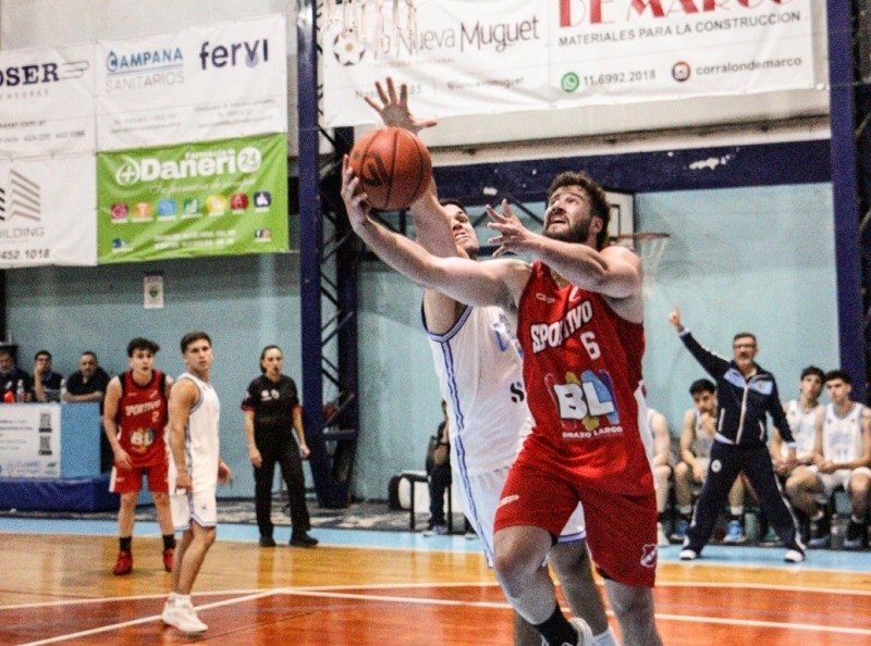 Petruzzi en acción en Villa del Parque.