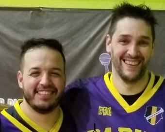 Duple de gol. Dentro de las muchas buenas actuaciones que tuvo Padua ante Villa Mitre, se puede destacar la garra de un lesionado Gonzalo Cassinotti (izquierda - 4 triples) y la performance de Adrián Gobetto (derecha).